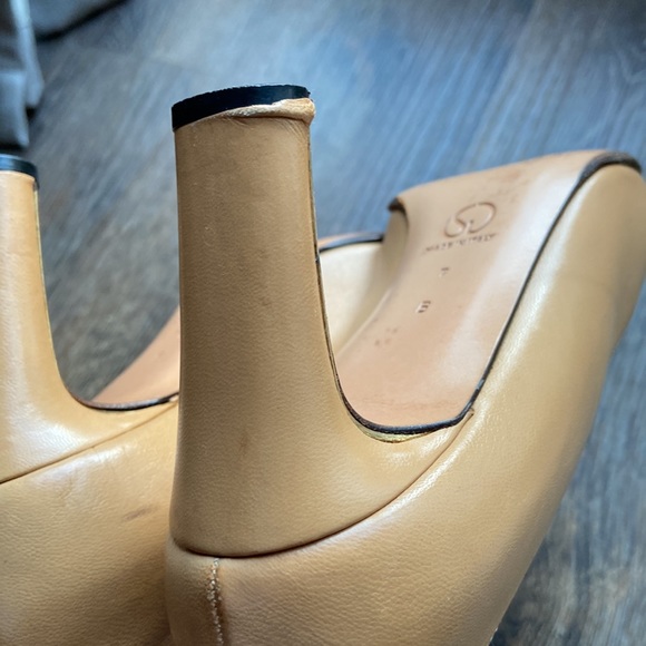 St. John shoes size 7 - Picture 9 of 11